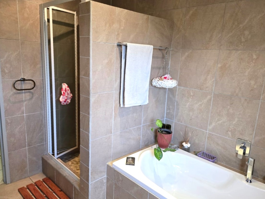 3 Bedroom Property for Sale in Denneburg Western Cape
